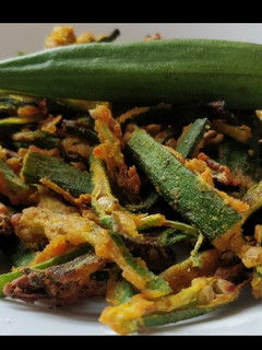 ஏர்ஃப்ரைடு பின்டி குர்குரே (Air fried bhindhi kurkure Recipe in Tamil) செய்முறை முக்கிய புகைப்படம்