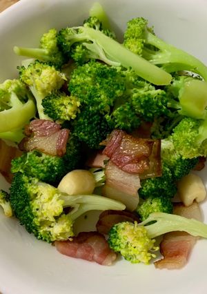 青花菜清炒臘肉 的食譜成品照片