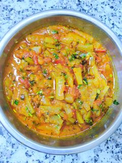 लौकी टमाटर की सब्जी(Lauki tamatar ki sabzi recipe in Hindi) रेसिपी मुख्य फोटो