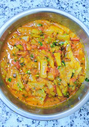 लौकी टमाटर की सब्जी(Lauki tamatar ki sabzi recipe in Hindi) रेसिपी मुख्य फोटो