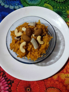 गाजर का हलवा (Gajar ka halwa recipe in hindi) रेसिपी मुख्य फोटो