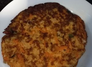 Una foto de Tortilla de zanahoria y repollo