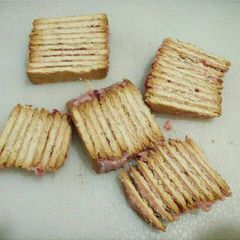 A picture of Marie biscuit cake slice.