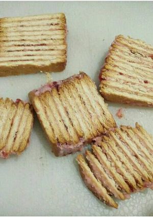A picture of Marie biscuit cake slice.
