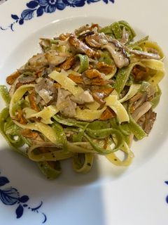 Foto di Paglia e fieno con porcini e finferli