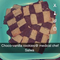 A picture of Choco-vanilla cookies.