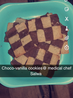 A picture of Choco-vanilla cookies.