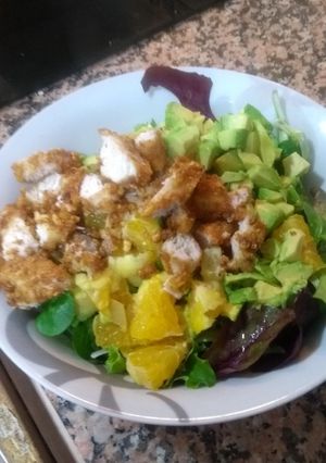 Foto principal de Ensalada de pollo y aguacate