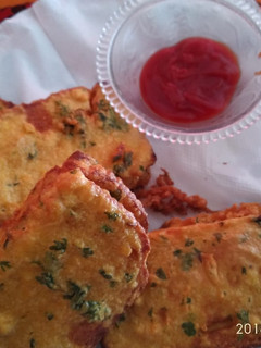 A picture of Chessy bread pakoda.