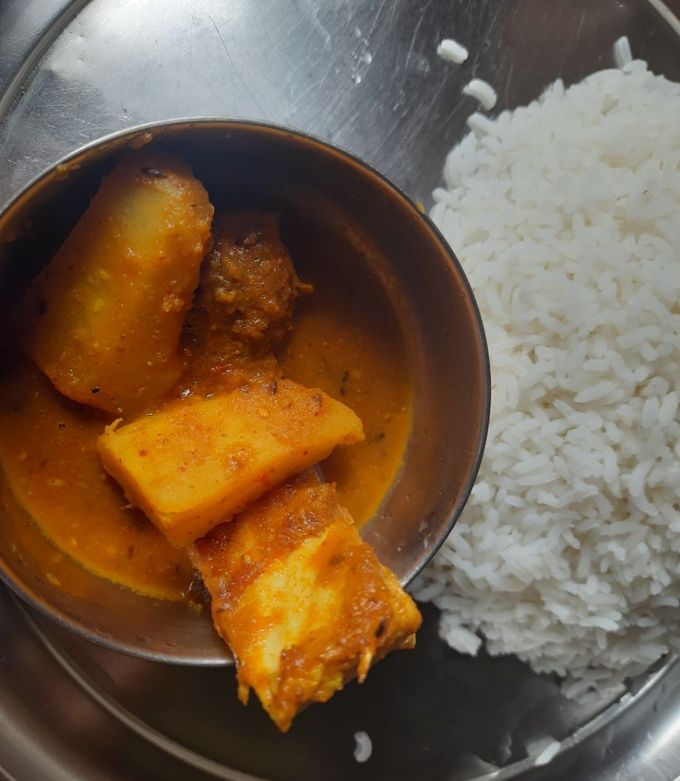 রুই মাছের ঝোল (rui macher jhol recipe in Bengali) রেসিপির প্রধান ছবি