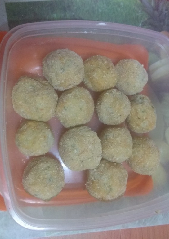 Una foto de Croquetas de embutidos y aceitunas verdes