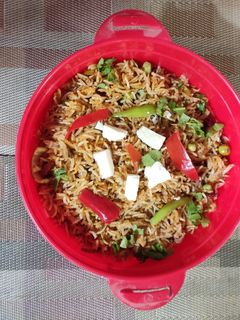વેજ પનીર પુલાવ (Veg. Paneer Pulao Recipe In Gujarati) રેસીપી મુખ્ય ફોટો