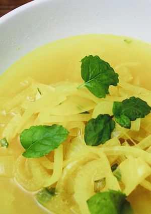 Perzsa hagymaleves recept fotója