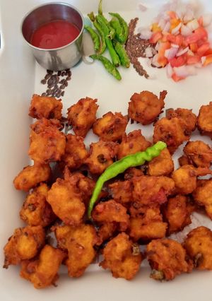 બ્રેડ પકોડા(bread pakoda recipe in gujarati) રેસીપી મુખ્ય ફોટો