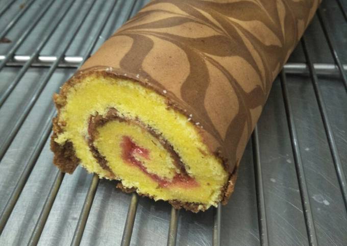 Swiss Roll Strawberry/Abon Mayo