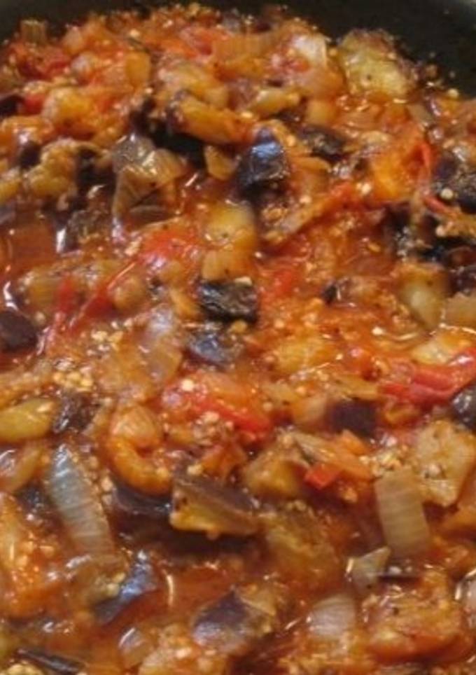 Тушковані баклажани з овочами