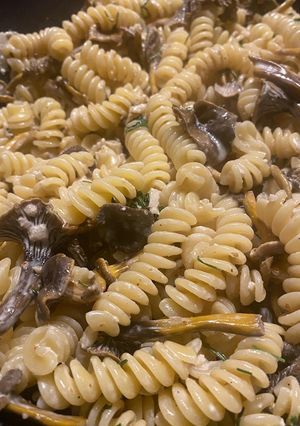 Une photo de Pâtes, Chanterelles et Noix