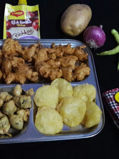 કાંદા ભજીયા (Kanda Bhajiya Recipe In gujarati) રેસીપી મુખ્ય ફોટો