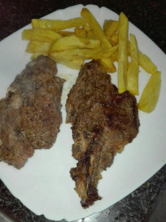 Una foto de Chuletón de jabalí a las hierbas y mostaza antigua