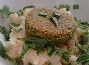 Foto principal de Hamburguesa de garbanzos y espinacas enriquecida con agua de mar