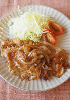 Una foto de Cerdo salteado con jengibre, shogayaki, comida japonesa