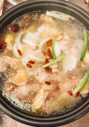 清甜椰青雞煲 的食譜成品照片