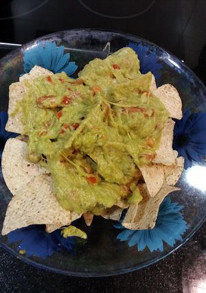 Una foto de Ignacios con queso fundido y guacamole