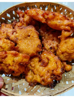 A picture of Vegetable egg drop pakoda.
