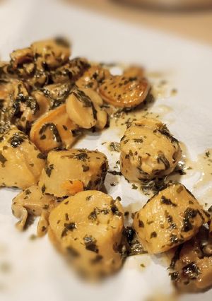 Une photo de Noix de Saint-Jacques ciboulette et ail des ours au Cook Expert