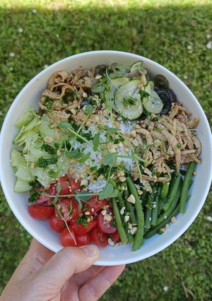 Une photo de 🌱Poke bowl veggie au tofu fumé