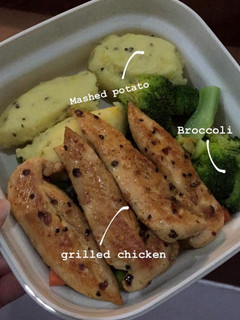 Foto resep Grilled chicken with broccoli and mash potato