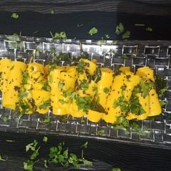 A picture of Khandvi.