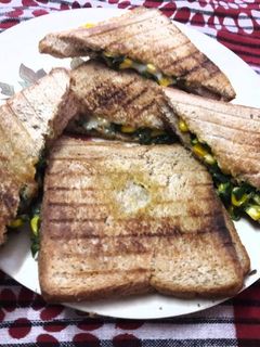 मक्की पालक सैंडविच (Corn Spinach Sandwitch recipe in hindi) रेसिपी मुख्य फोटो