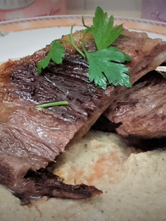 Una foto de Entraña de vaca con salsa trufada de champiñones