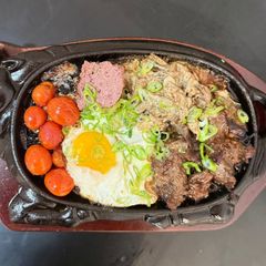 A picture of Sizzling Steak Platter with Creamy Maitake Mushrooms (Bò Né Sốt Nấm).