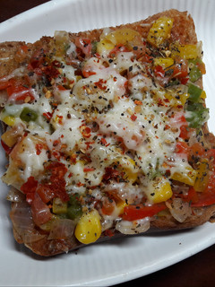 ब्रेड पिज्जा (Bread Pizza recipe in Hindi) रेसिपी मुख्य फोटो