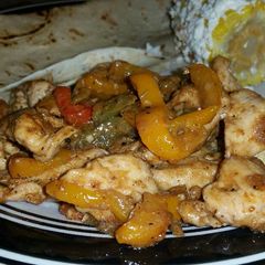A picture of Fajitas de Pollo (Chicken Fajitas).