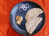 গার্লিক চিলি পরোটা (Garlic chili paratha recipe in Bengali)