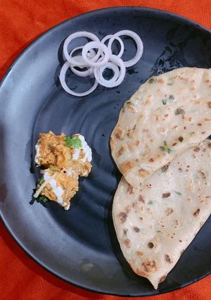 গার্লিক চিলি পরোটা (Garlic chili paratha recipe in Bengali) রেসিপির প্রধান ছবি
