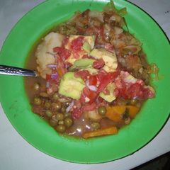 A picture of Peas served with Irish potatoes and cabbages.