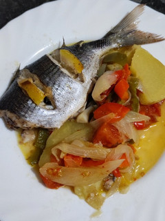 Una foto de Sargo en Olla GM D con verduras