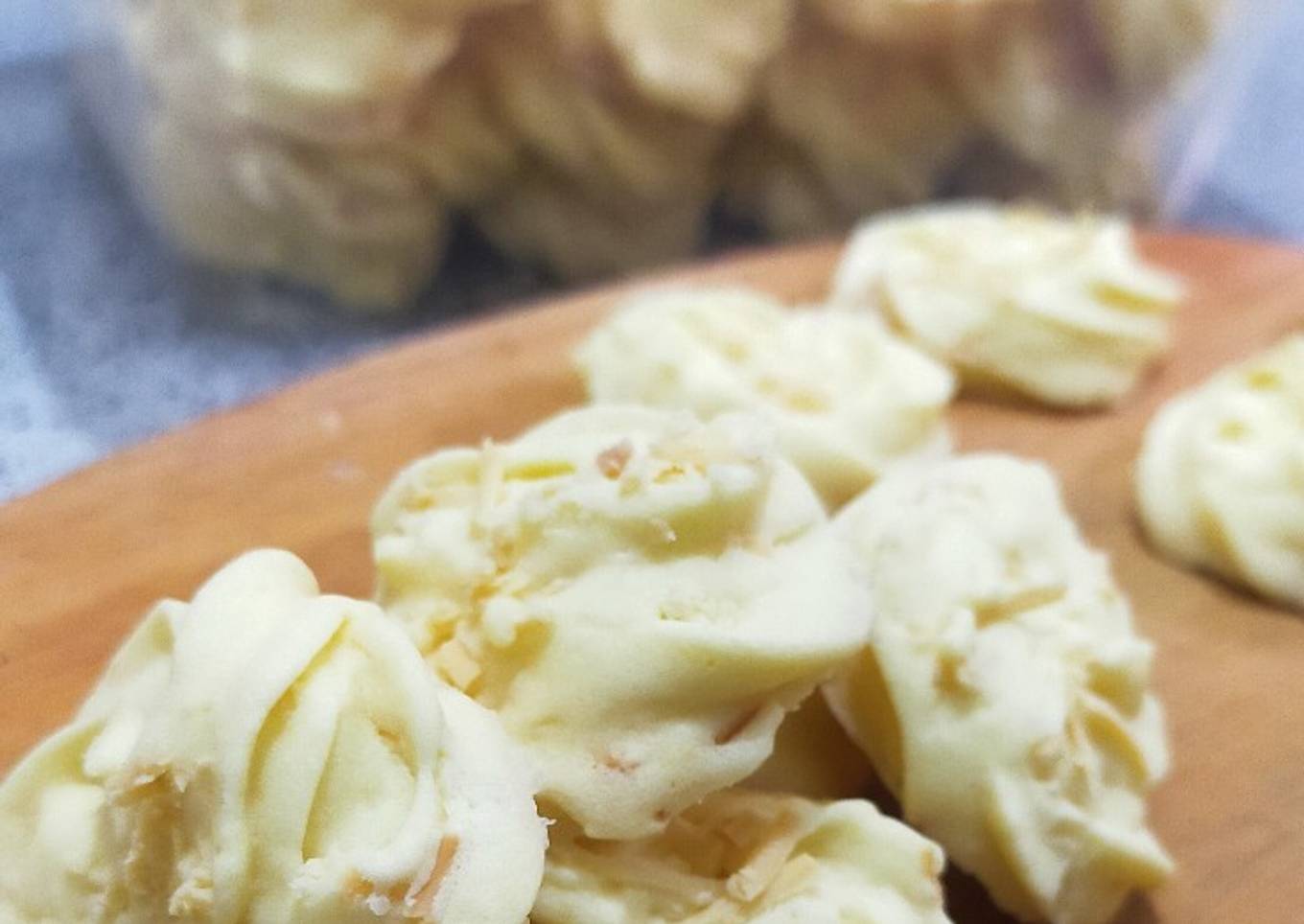 Kue semprit sagu keju