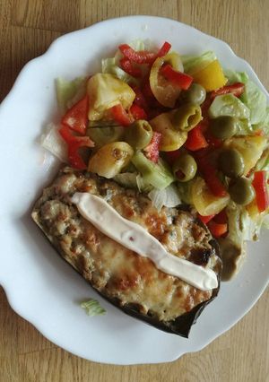 Padlizsán csónak, bazsalikomos, joghurtos pulykahússal töltve recept fotója