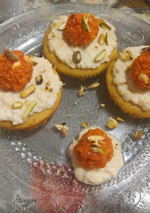 A picture of Oats-Motichoor Muffins with rich Rabri.