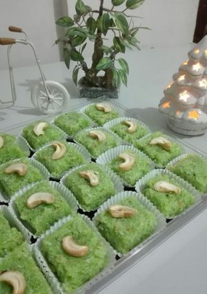 A picture of Coconut burfi.