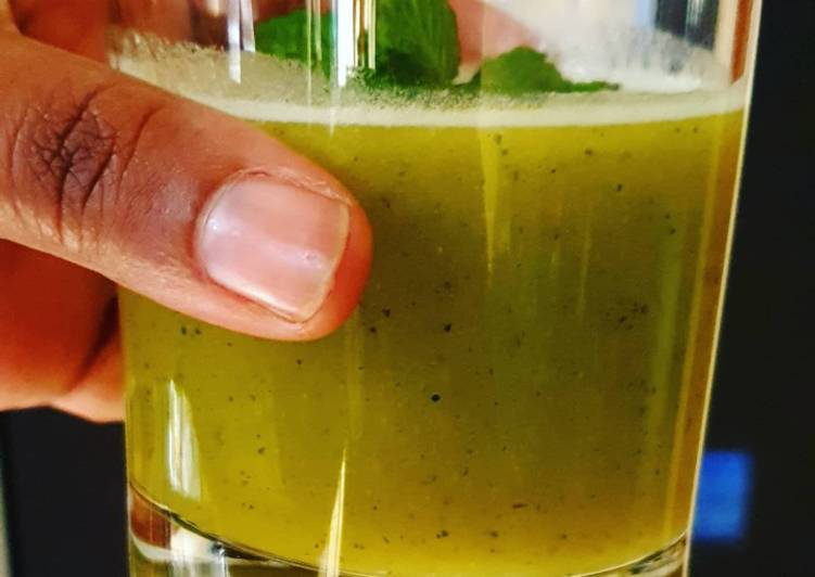 Simple Way to Make Super Quick Homemade Pineapple Mint Juice