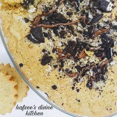 A picture of Vanilla cake with some toppings.