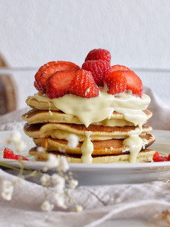 Una foto de Tortitas americanas o pancakes (Preparación Ultra Rápida) | Con Miel y Frutas |DarixLAB