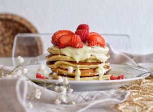 Una foto de Tortitas americanas o pancakes (Preparación Ultra Rápida) | Con Miel y Frutas |DarixLAB