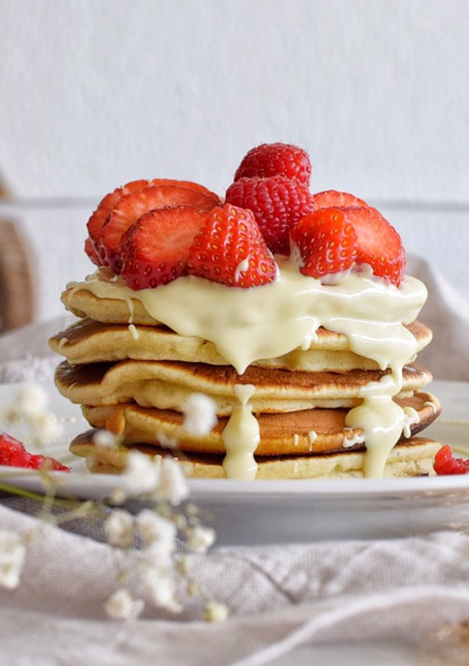 Una foto de Tortitas americanas o pancakes (Preparación Ultra Rápida) | Con Miel y Frutas |DarixLAB